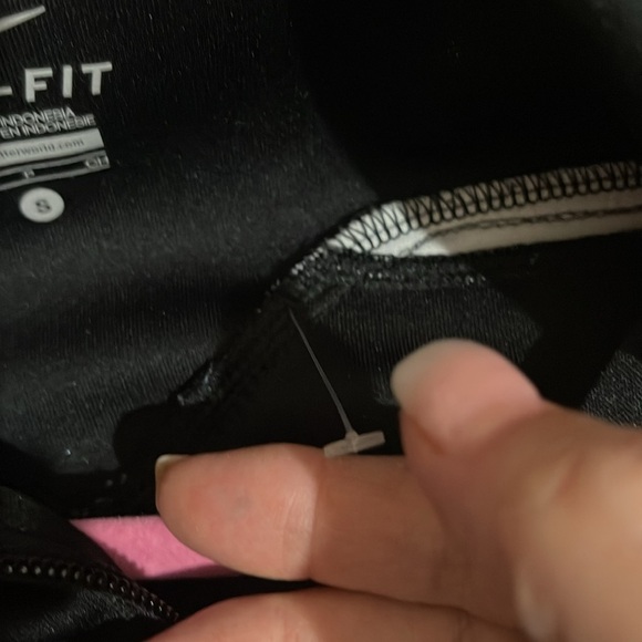 NEW 😊Nike Black Dri-Fit Jacket thumb holes , love the thumb holes.tag pull . - Picture 9 of 9